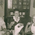 Bild 7-3, vli. Heinrich Carl, seine Frau Klara, Helene Kalff, im Vordergrund Peter Kalff